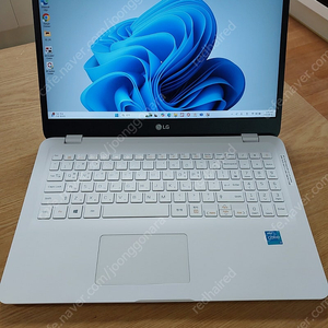 LG 울트라 노트북 거의새것 15.6인치 i3-11th 램8 256