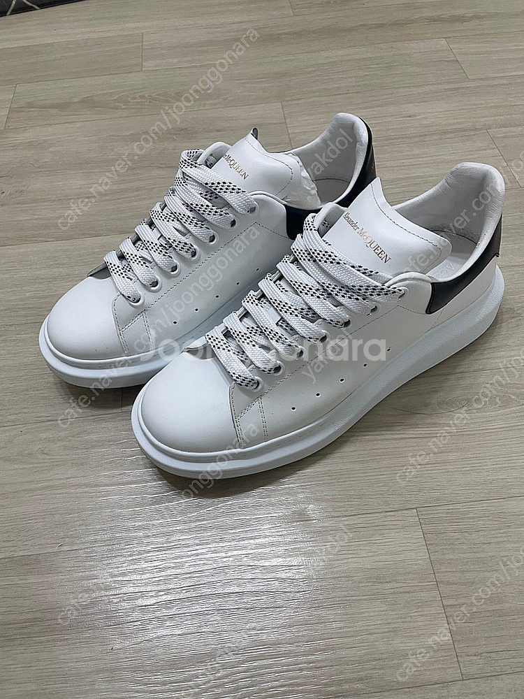 알렉산더맥퀸 오버솔 스니커즈 43 사이즈--0