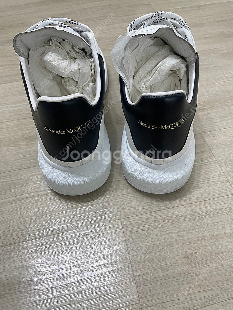 알렉산더맥퀸 오버솔 스니커즈 43 사이즈--2