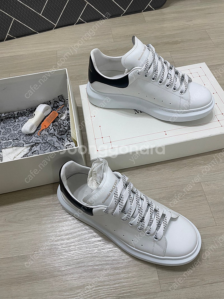 알렉산더맥퀸 오버솔 스니커즈 43 사이즈--4