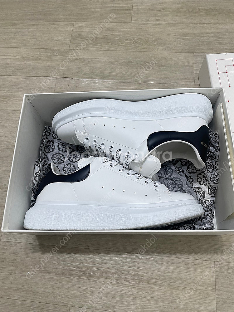 알렉산더맥퀸 오버솔 스니커즈 43 사이즈--5