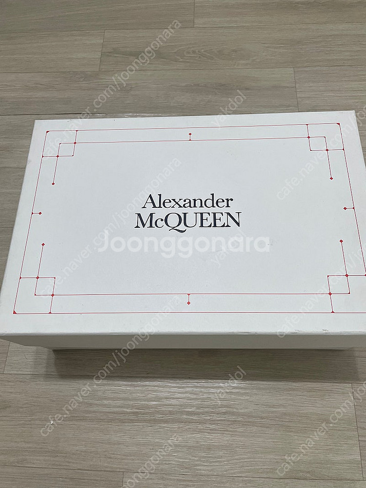 알렉산더맥퀸 오버솔 스니커즈 43 사이즈--6