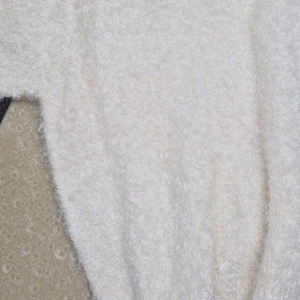 보글보글 고급질감 은은하고 아름다운 솔잎사 털빠짐없이 부클 얼굴반사광 크림바닐라 탄성좋은 사계절 활용도 만점 아방가르드 루즈핏 퍼프니트블라우스 판매해요(새옷/프리사이즈/가슴48총장