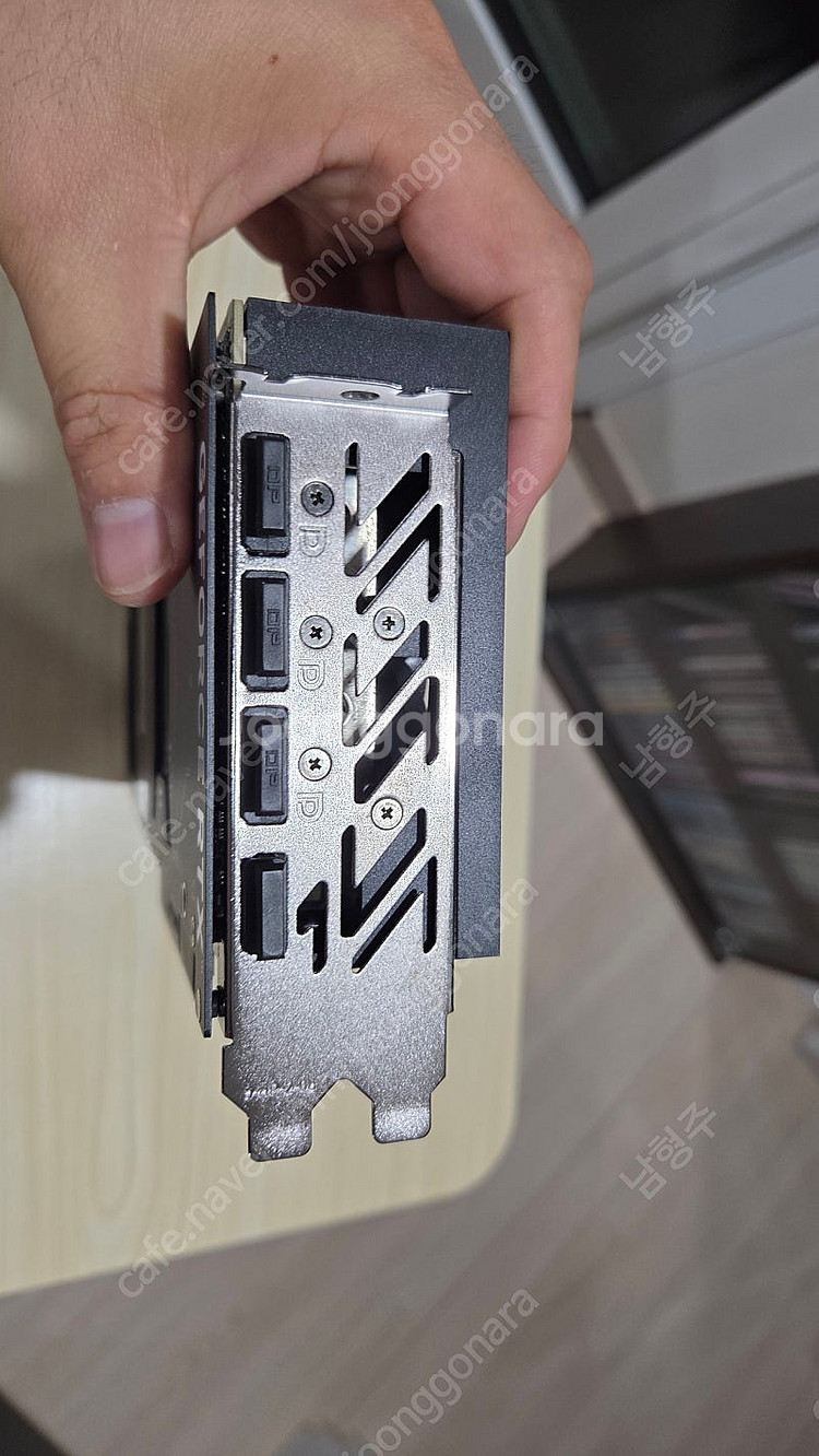 컬러풀 토마호크 RTX5070--5