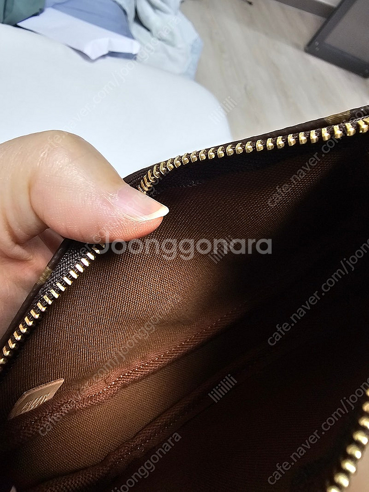 루이비통 포쉐트 악세수아 모노그램--3