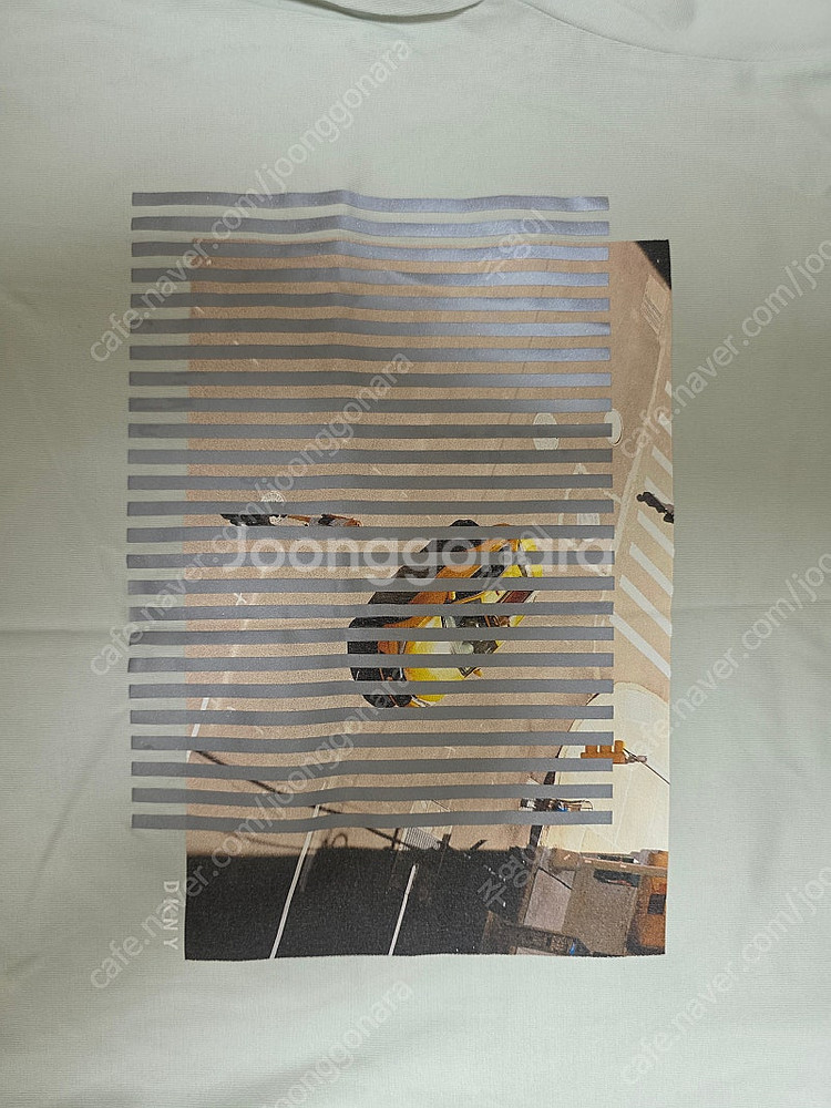 DKNY 반팔티셔츠 라지 사이즈 판매합니다--2