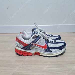 나이키 줌 보메로 5 운동화 사이즈 250 판매해요