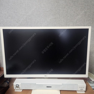 LG 24인치 모니터 (24MN430HW) 화이트 색상 팝니다