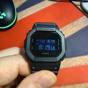 카시오 지샥 DW-5600UBB