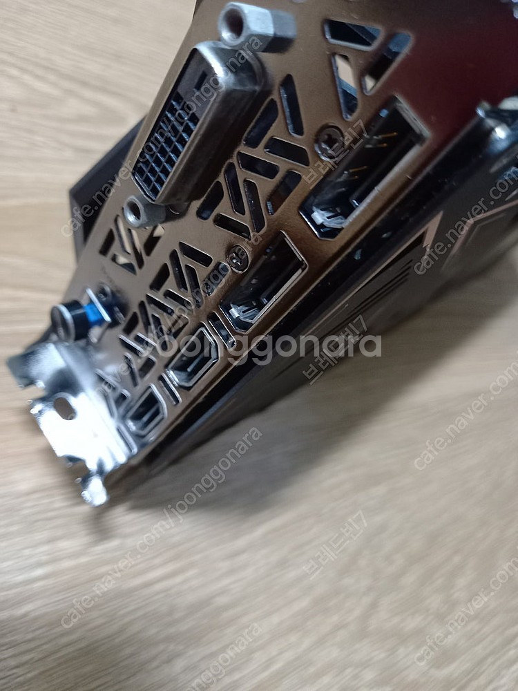 컬러풀 1070 Ti 불칸X탑 팝니다.--0