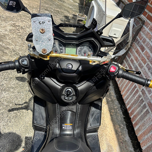 Xmax 300 22년식