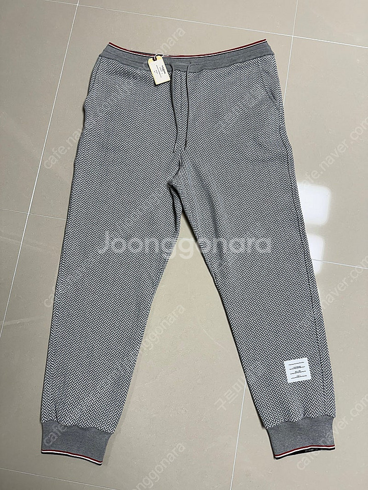 [3] 톰브라운 남성 그레이 조거팬츠 새상품--0