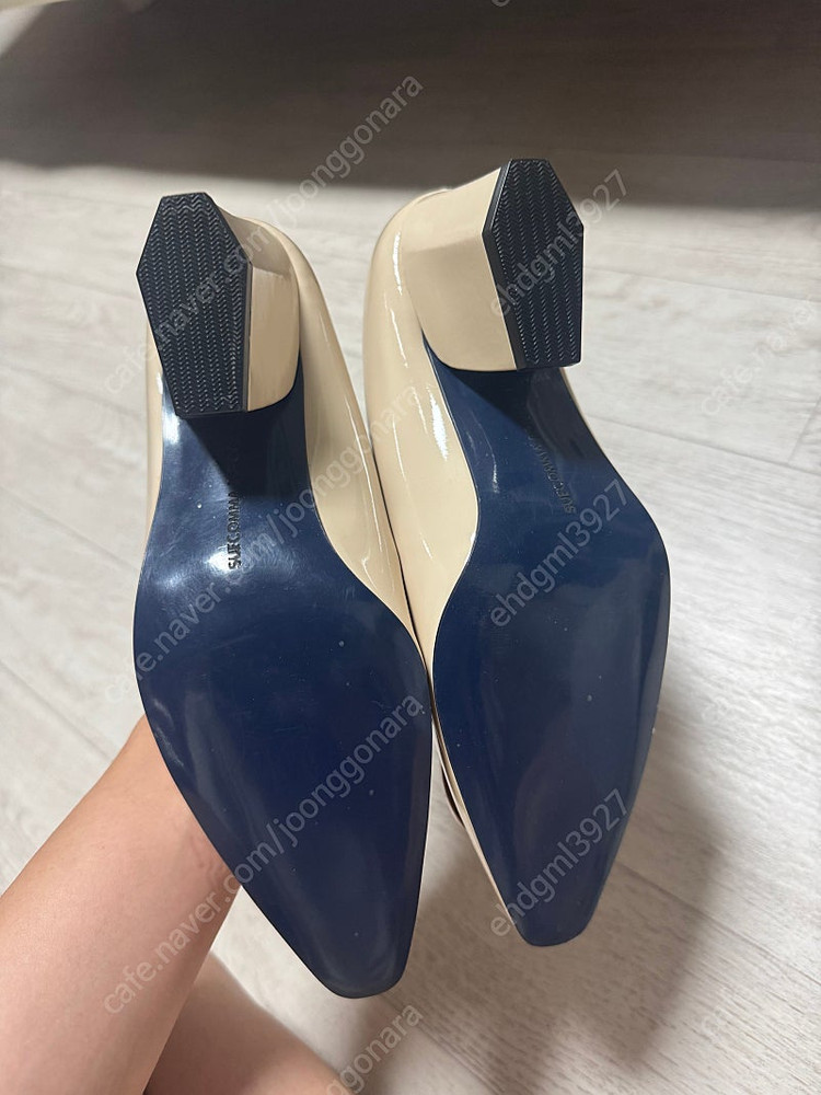 슈콤마보니 235 새상품 구두 판매합니다--1