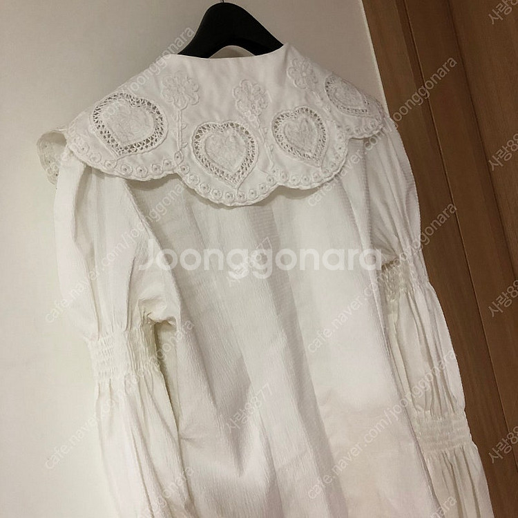 쎄무아듀 23년 버블 슬리브 하트 블라우스 셔츠 자수 빅카라--8