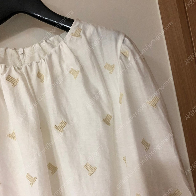 라운드 자수 실크 벌룬 블라우스 셔츠 출근룩 타임마인랑방스타일--1