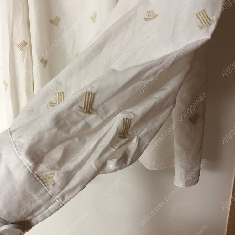 라운드 자수 실크 벌룬 블라우스 셔츠 출근룩 타임마인랑방스타일--3