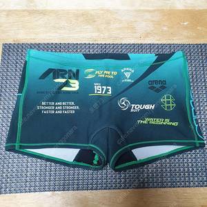 아레나 FSA-3606 탄탄이 수영복 M 새상품 판매합니다.