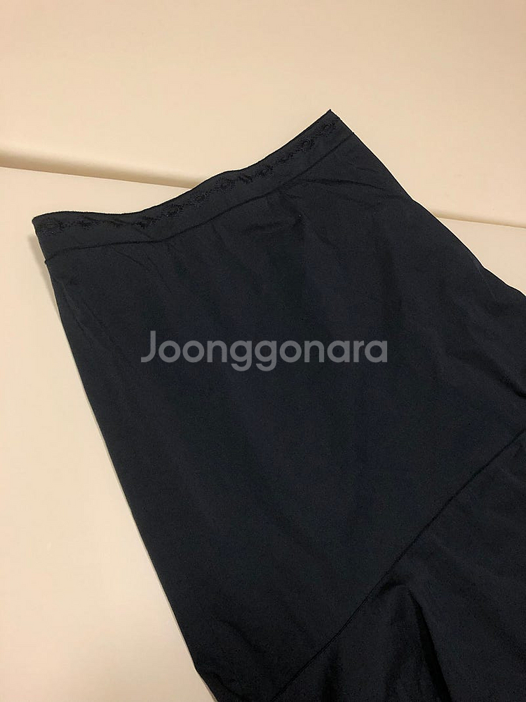 오브제 자수 펀칭 바스락 롱 스커트 치마 출근룩 올드머니룩 페미닌 하객룩--2