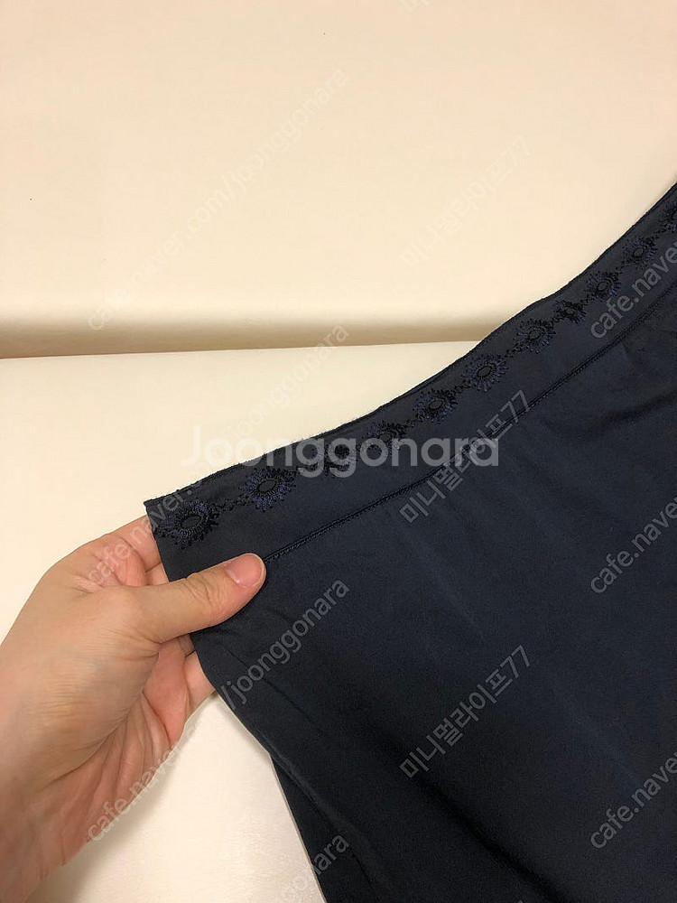 오브제 자수 펀칭 바스락 롱 스커트 치마 출근룩 올드머니룩 페미닌 하객룩--3