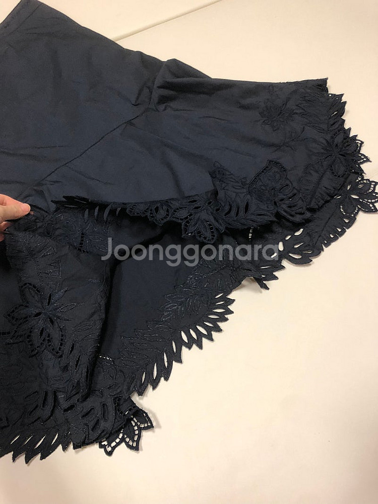 오브제 자수 펀칭 바스락 롱 스커트 치마 출근룩 올드머니룩 페미닌 하객룩--5