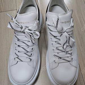 알렉산터맥퀸 오버솔 스니커즈 41사이즈 265 팝니다