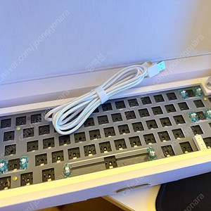 GMK-67 키보드 베어본 화이트