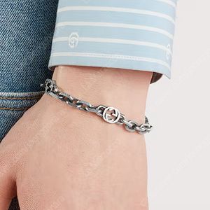 GUCCI 구찌 인터로킹 G 실버 팔찌 17호 팝니다.