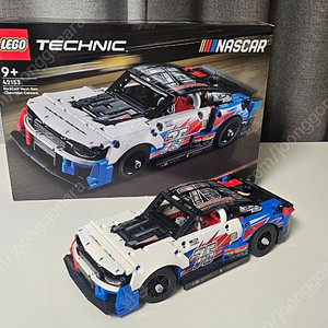 레고 테크닉 NASCAR Next Gen Chevrolet Camaro (42153)