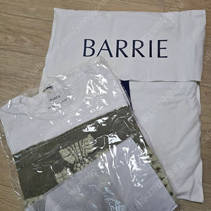 샤넬 캐시미어 BARRIE 배리 캐시미어 반팔 티셔츠 S 사이즈(66까지 가능)