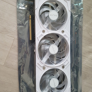 갤럭시 rtx5070ti 화이트