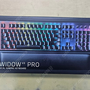 게이밍 레이저 BlackWidow V3 Pro 키보드 팔아요. 옐로우축