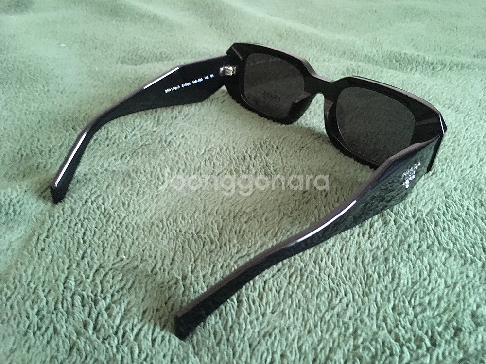 정품 프라다 선글래스 spr17w 블랙 팝니다--4