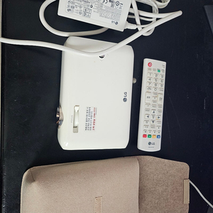 LG PH550 빔프로젝터 판매합니다.