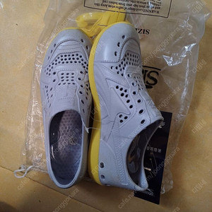 스니커즈, 우천시 신는 신발 ....... 240