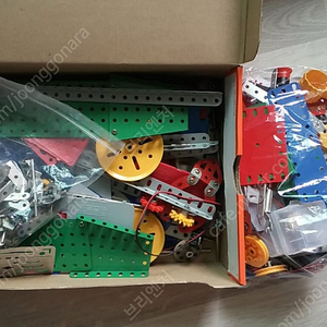 과학상자 5호, 마그네틱 자석 블럭, 멀티 비즈, 펄러 5000 비즈, DVD 꼬마 과학자 시드 시즌1, 다중지능 음악놀이, 뽀로로 동요 시디, 어린이 악기 소고, 엔젤 실로폰,