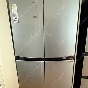 LG 냉장고 팝니다. F877TS56 모델입니다.