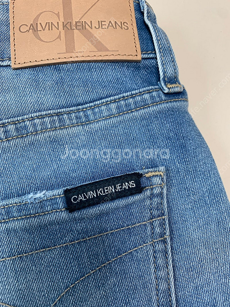 여성 캘빈클라인 진스 미들라이즈숏 숏팬츠 컷팅진 청반바지 청바지--3