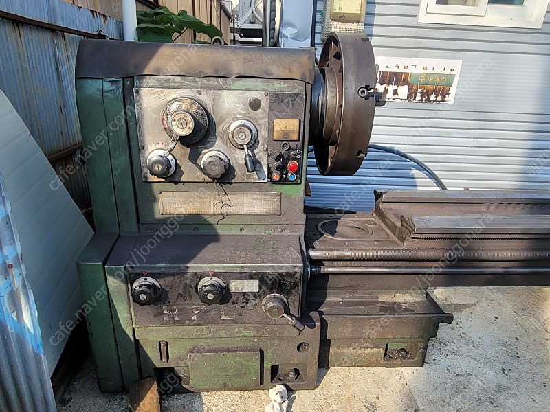 범용선반 한국공작기계 HPL900-3000 이미지