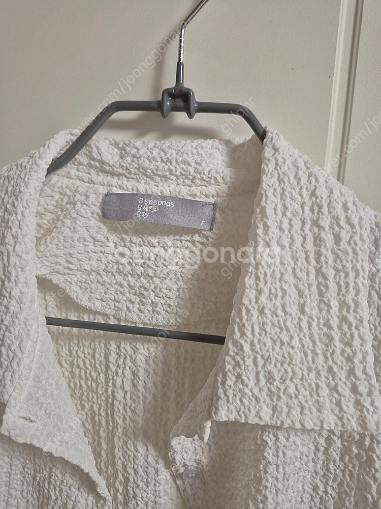 에잇세컨즈 크롭 블라우스--1