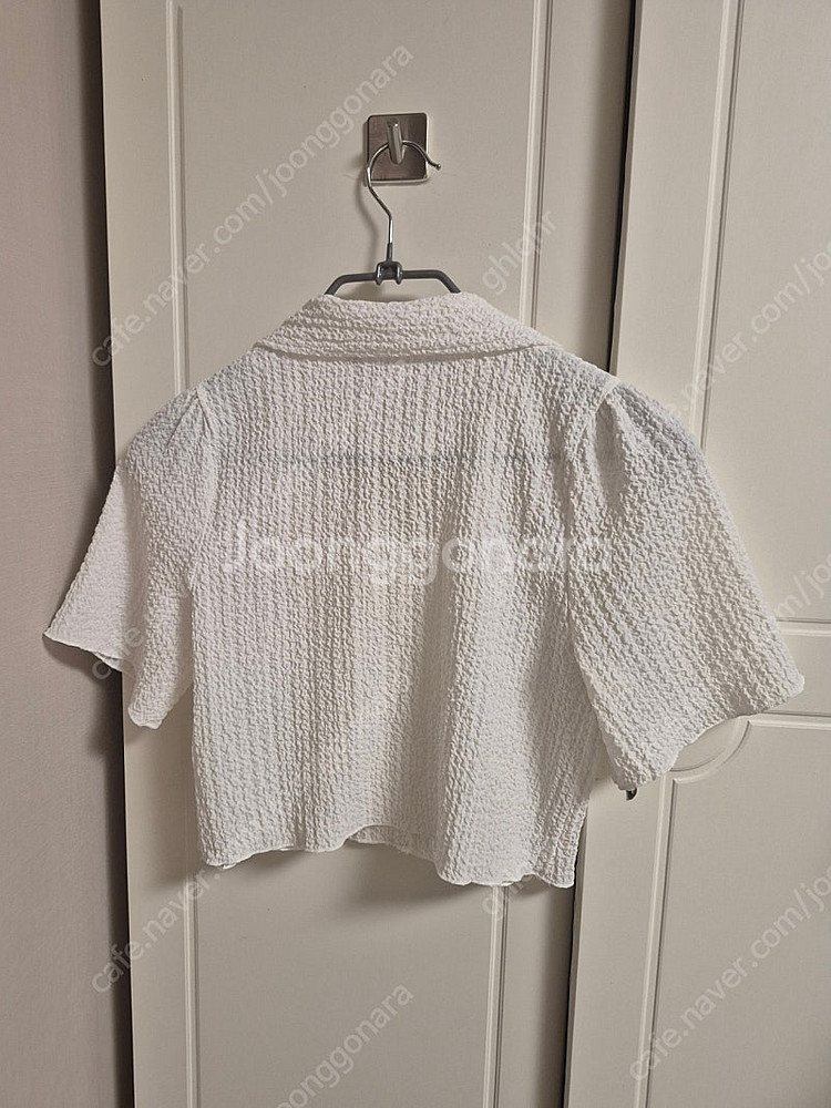 에잇세컨즈 크롭 블라우스--9