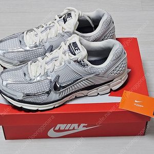 [305] 나이키 줌보메로 5 포톤 더스트