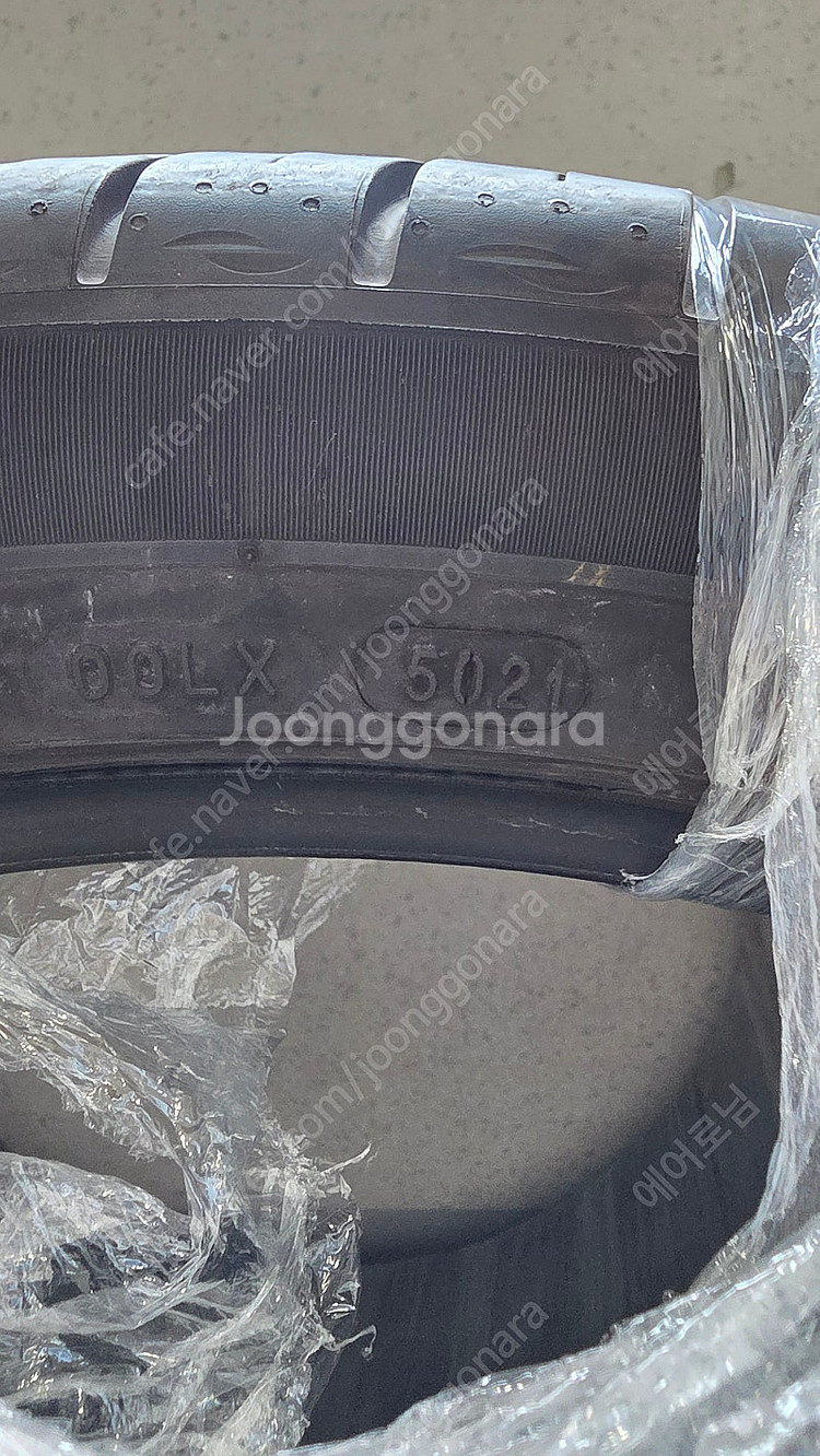 265 40 22 미쉐린 타이어 2개 판매합니다--0