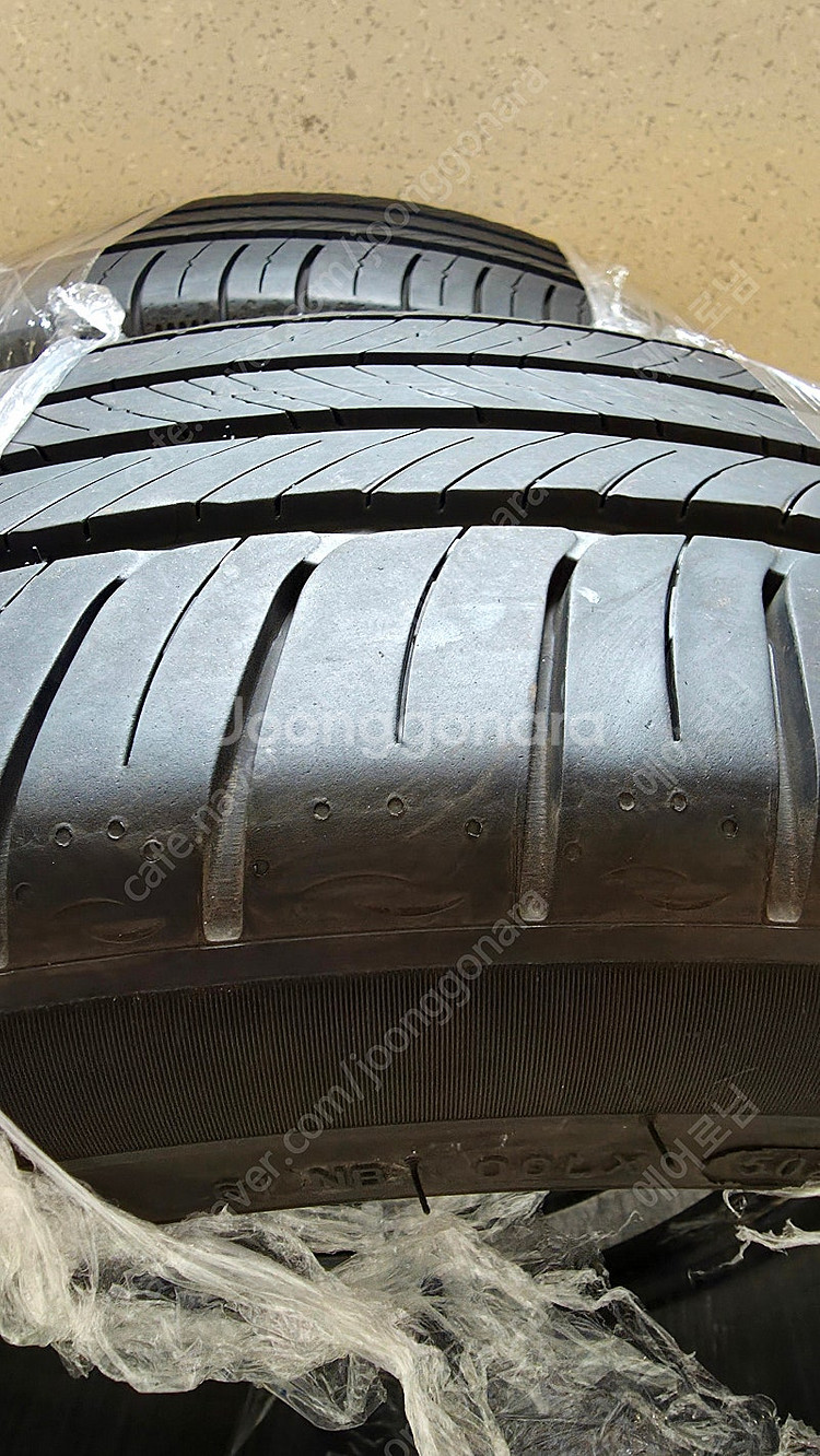 265 40 22 미쉐린 타이어 2개 판매합니다--2