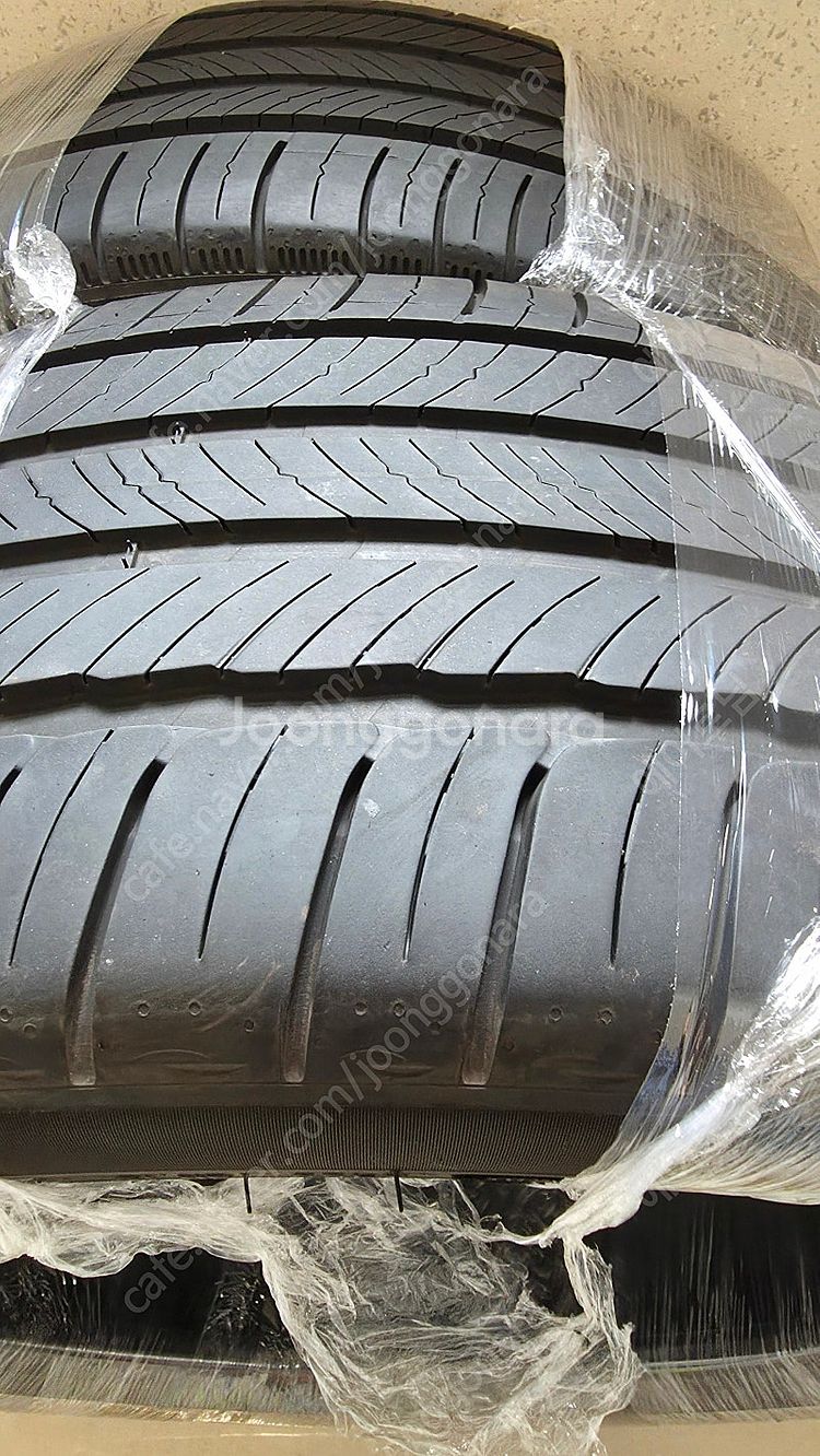 265 40 22 미쉐린 타이어 2개 판매합니다--3