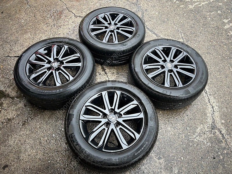 아반떼 그랜저 소나타 k3 k5 등 현대 기아 16인치 유광블랙 휠타이어 이미지