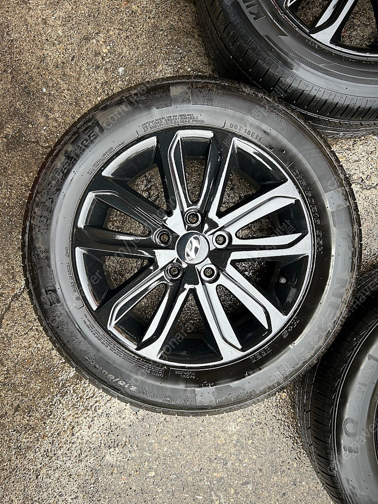 아반떼 그랜저 소나타 k3 k5 등 현대 기아 16인치 유광블랙 휠타이어 이미지