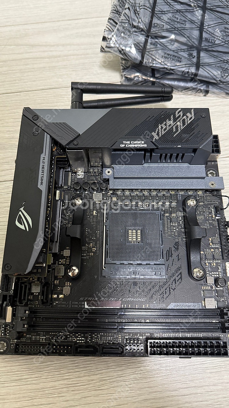 ROG Strix X570-I Gaming 570i i...--0