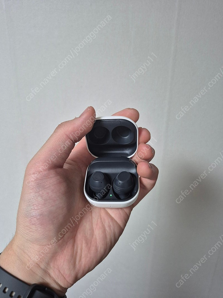 갤럭시버즈 fe 무선이어폰 팝니다.--1