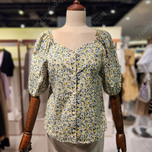 LIST 리스트 하트넥 블라우스