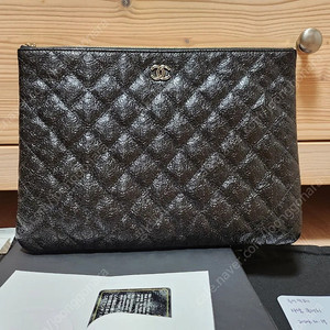 샤넬 까멜리아 블랙 퀼팅 클러치 뉴미듐 블랙 판매